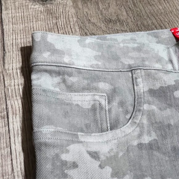 Super soft SPANX light camo Jean-ish Leggings - Picture 4 of 6
